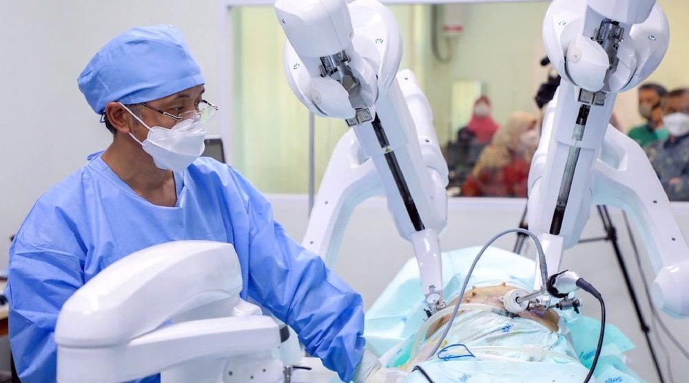 Indonesian surgeons are surprised by the accuracy of Iranian -made robots